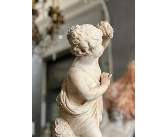 Scultura in marmo bianco