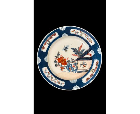 Porcelain plate with Chinese-inspired decoration. Ginori Doccia manufacture.