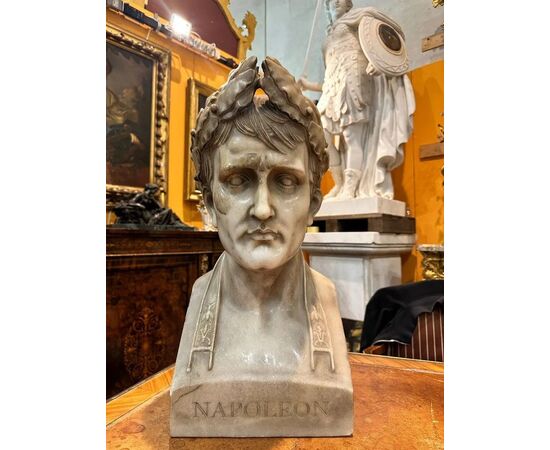
Busto in Marmo Bianco di Napoleone – XIX Secolo