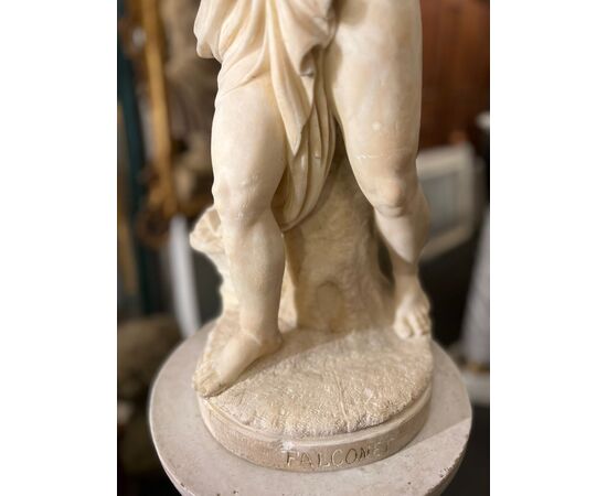 Scultura in marmo bianco