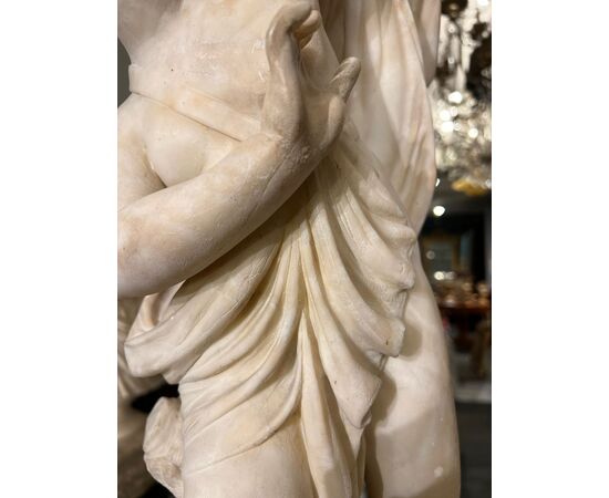 Scultura in marmo bianco