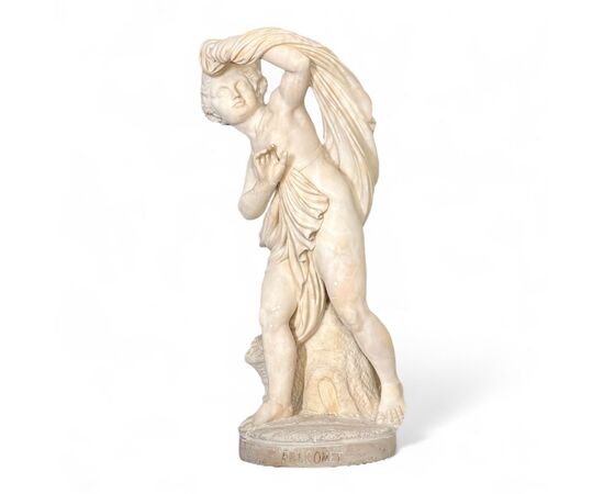 Scultura in marmo bianco