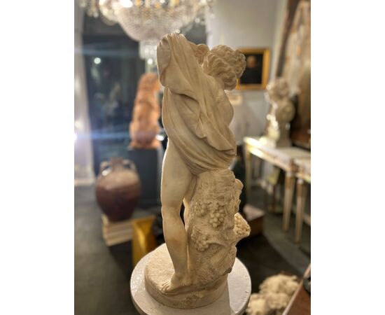 Scultura in marmo bianco