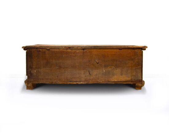 17th-century walnut and burr walnut chest