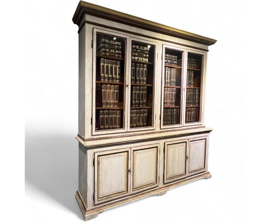 Grande libreria a due corpi