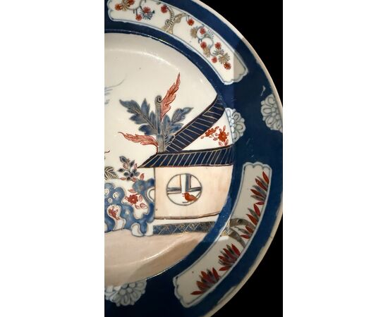 Porcelain plate with Chinese-inspired decoration. Ginori Doccia manufacture.