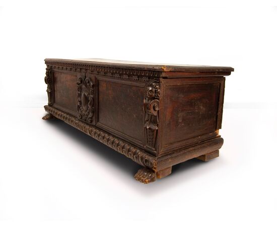 17th-century walnut and burr walnut chest