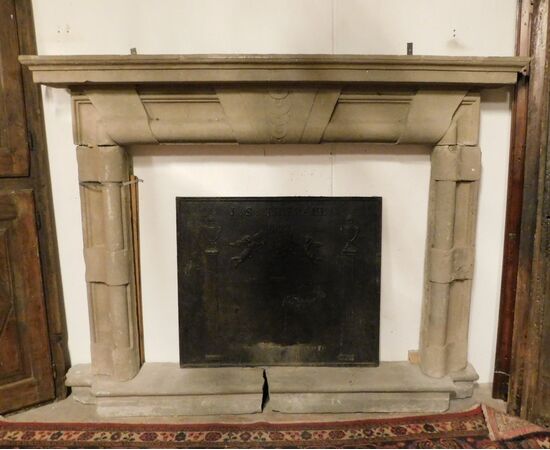 CHP275 - Precious antique stone fireplace, 17th century, from central Italy, dimensions cm W 245 x H 186 x D35