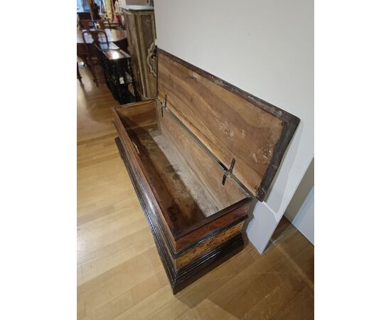 PAINTED WALNUT CHEST, EARLY 17TH CENTURY
