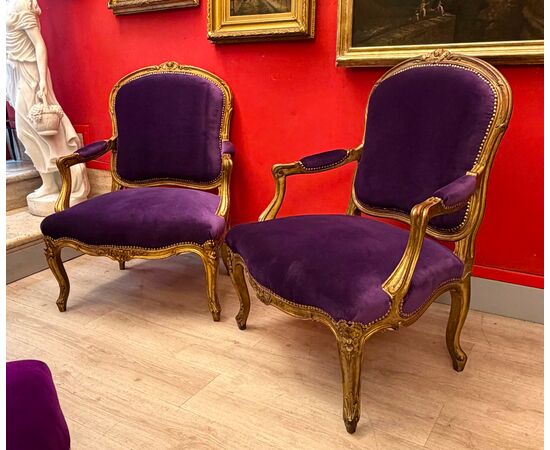 Coppia di poltrone dorate