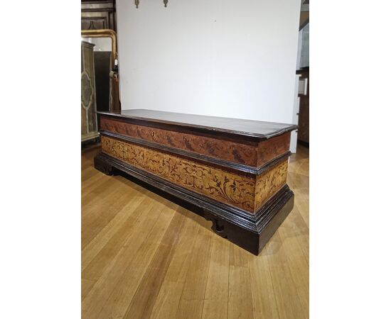 PAINTED WALNUT CHEST, EARLY 17TH CENTURY