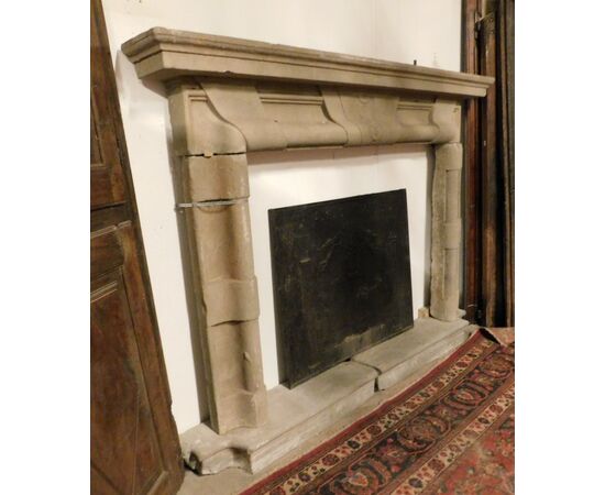 CHP275 - Precious antique stone fireplace, 17th century, from central Italy, dimensions cm W 245 x H 186 x D35