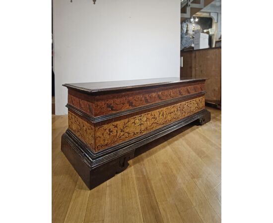 PAINTED WALNUT CHEST, EARLY 17TH CENTURY