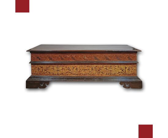 PAINTED WALNUT CHEST, EARLY 17TH CENTURY