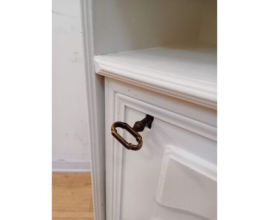 Piccolo comodino- mobiletto - laccato bianco-metà 900-piccole dimensioni!