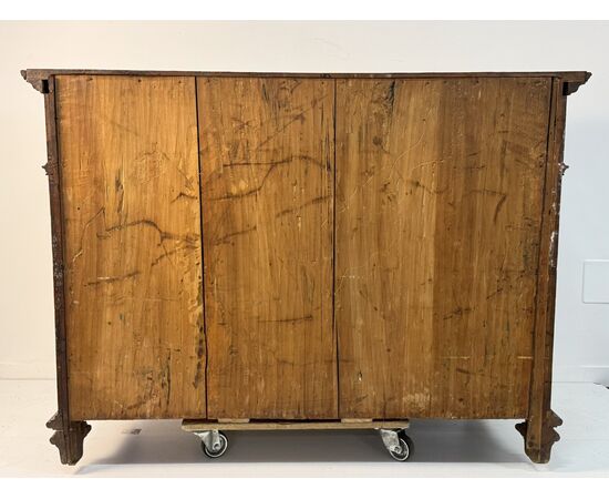 Walnut chest of drawers, partly veneered in walnut, late 17th century