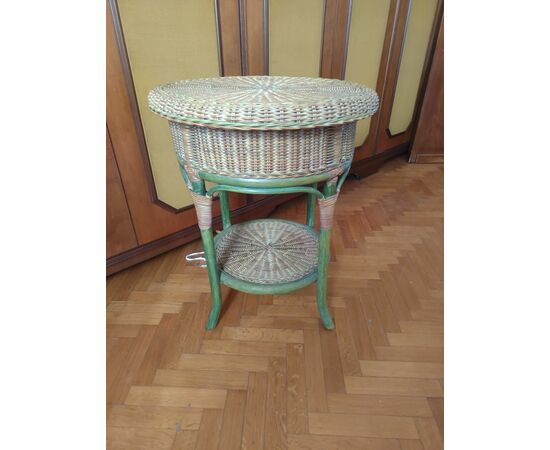 Tavolino in paglia intrecciata