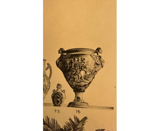 Grande vaso in maiolica a decoro istoriato con colonna lignea.Molaroni ,Pesaro.