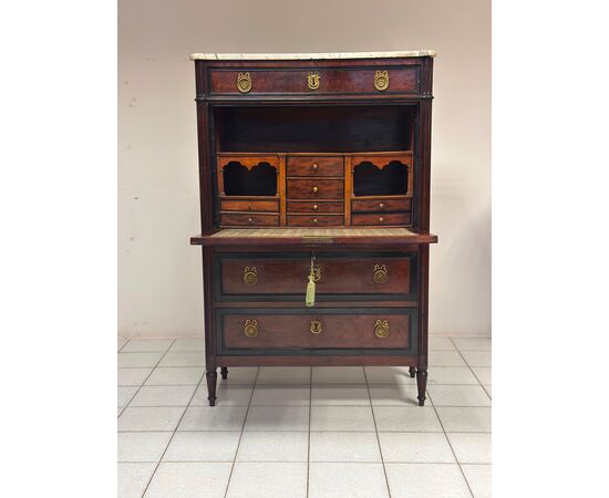 Louis XVI walnut secretaire, late 1700s.