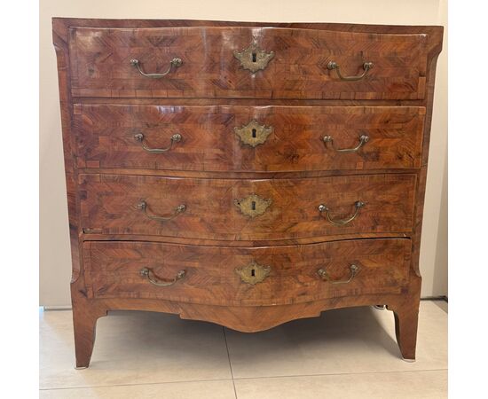 Cassettone lastronato in palissandro, Sicilia, metà XVIII secolo