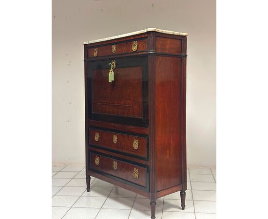 Louis XVI walnut secretaire, late 1700s.