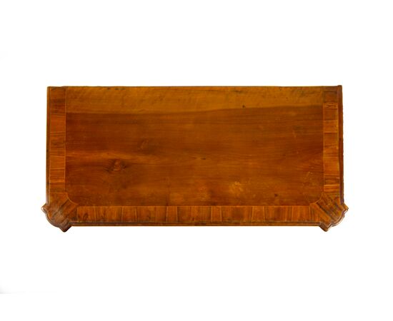 Cassettone lastronato in noce e radica, Lombardia, inizio del XVIII secolo