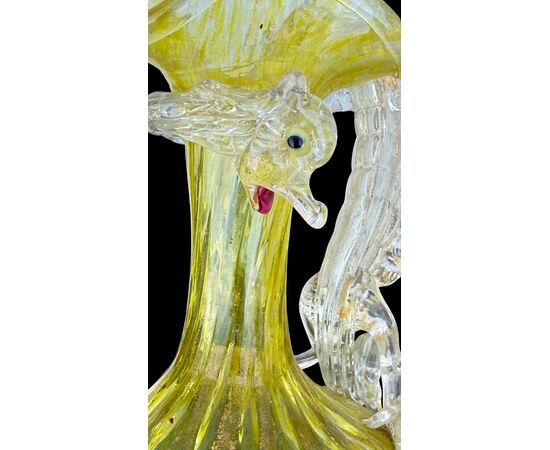 Vaso versatoio in vetro con presa a forma di drago. Salviati.Murano.