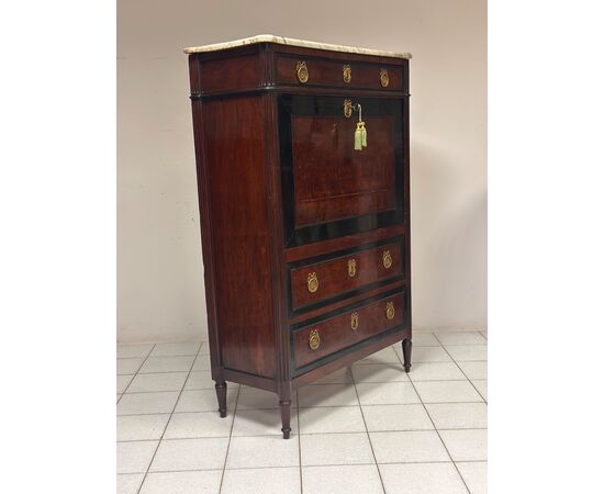 Louis XVI walnut secretaire, late 1700s.