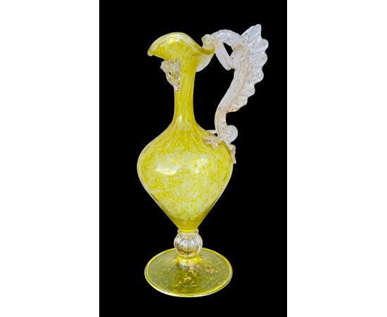 Vaso versatoio in vetro con presa a forma di drago. Salviati.Murano.