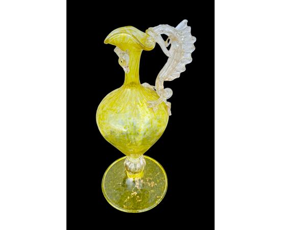 Vaso versatoio in vetro con presa a forma di drago. Salviati.Murano.