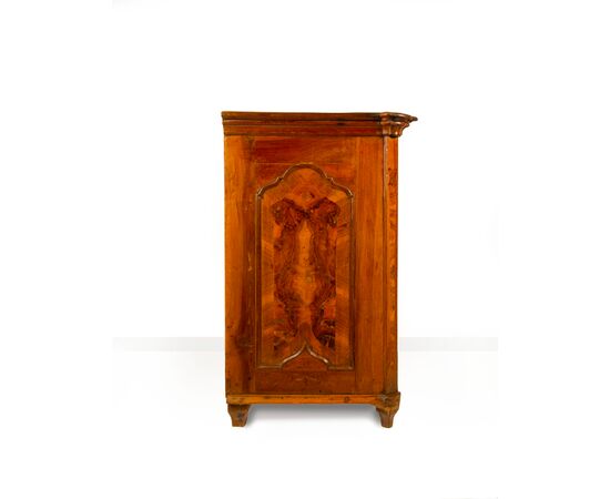 Cassettone lastronato in noce e radica, Lombardia, inizio del XVIII secolo