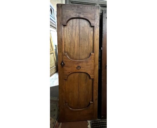 PTCI566 - Walnut door, 18th century, measures cm W 69 x H 202