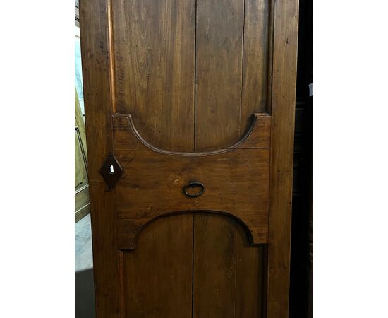 PTCI566 - Walnut door, 18th century, measures cm W 69 x H 202
