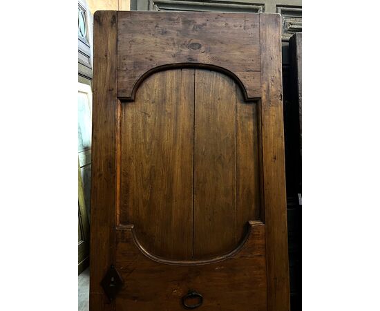 PTCI566 - Walnut door, 18th century, measures cm W 69 x H 202