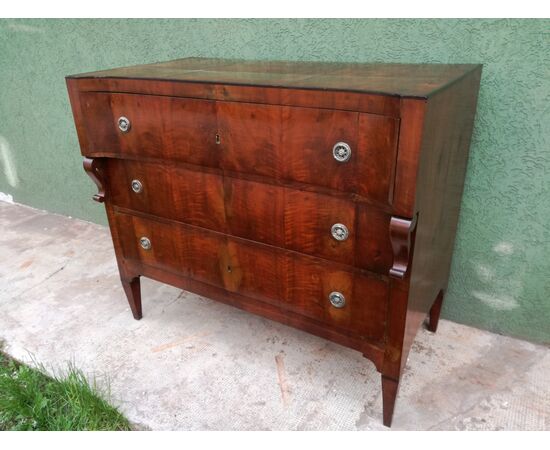 Early 1800s Venetian chest of drawers