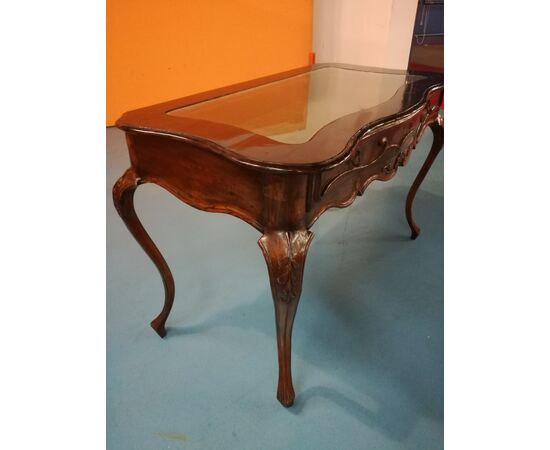 Teca in noce fianchi mossi