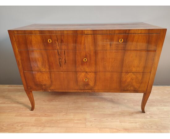 Burl chest of drawers