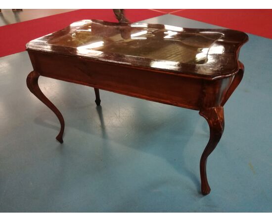 Teca in noce fianchi mossi