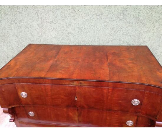 Early 1800s Venetian chest of drawers