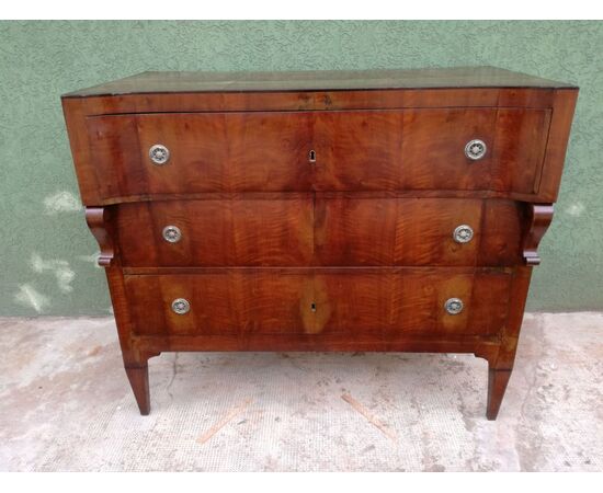 Early 1800s Venetian chest of drawers