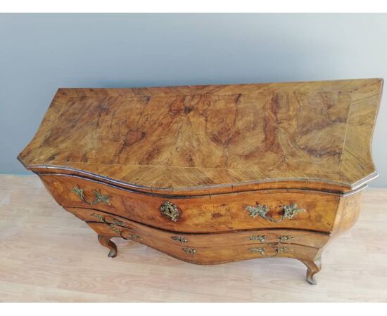 Cassettone Modena mosso