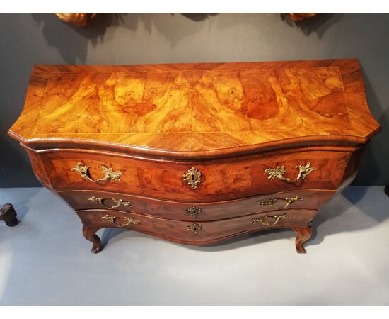 Cassettone Modena mosso