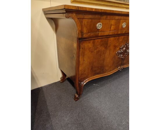 Credenza  fianchi mossi