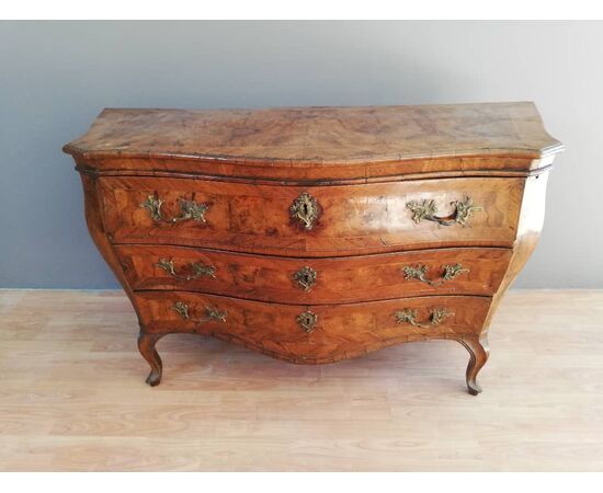 Cassettone Modena mosso