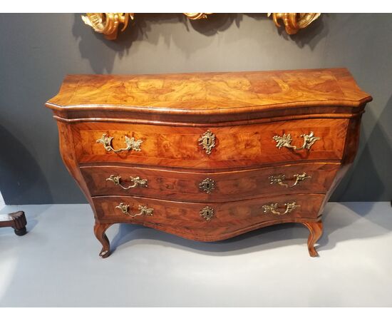 Cassettone Modena mosso