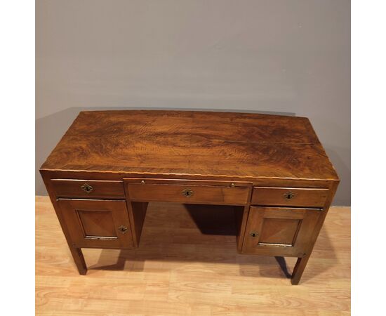 Scrivania mossa direttorio