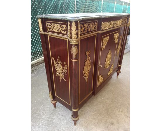 Credenza con bronzi