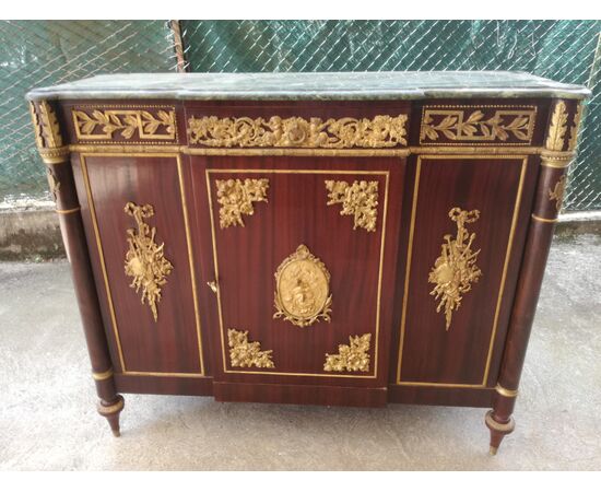 Credenza con bronzi