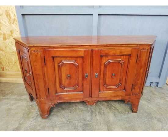 Credenza veneta scantonata