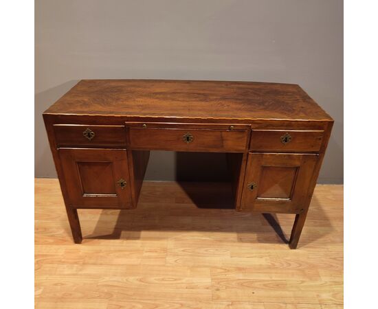 Scrivania mossa direttorio